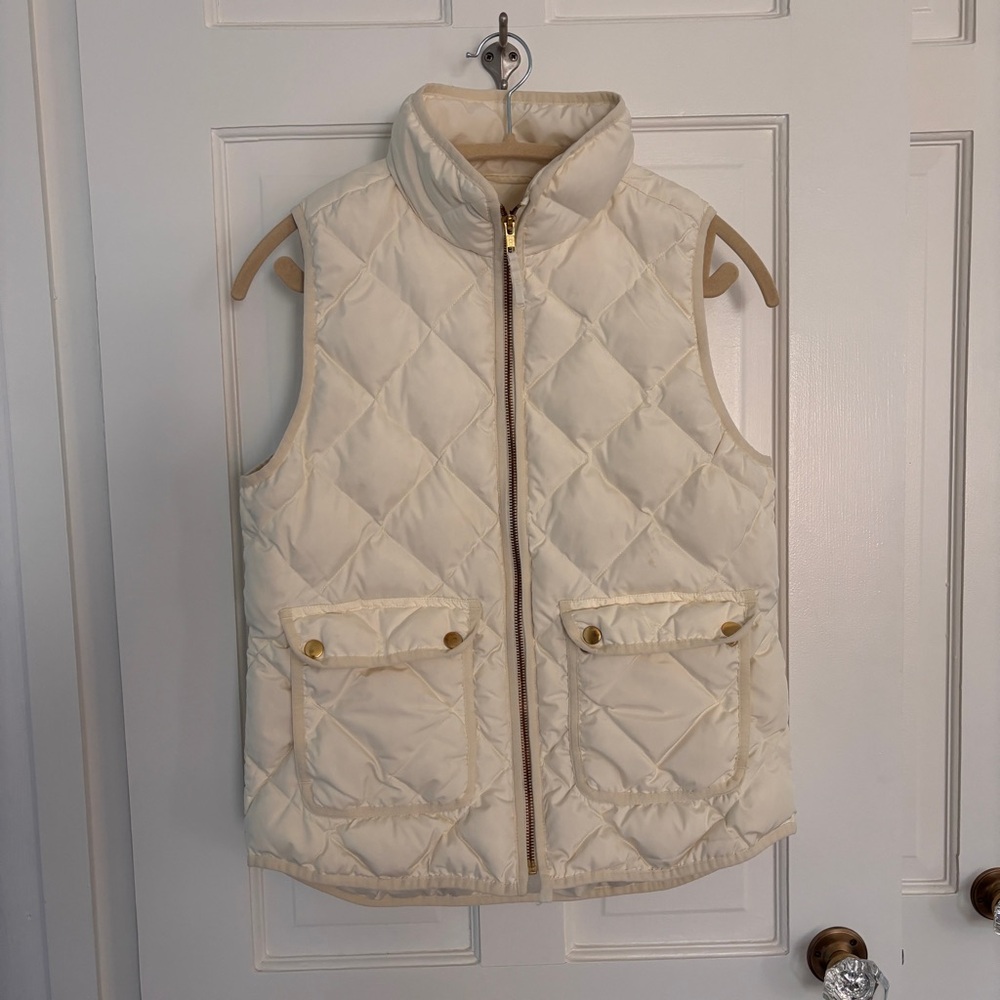 JCrew light weight puffer vest Size S ivory color